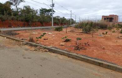 Imagem: O terreno possui 297m² de Área e está localizado em Guarujá