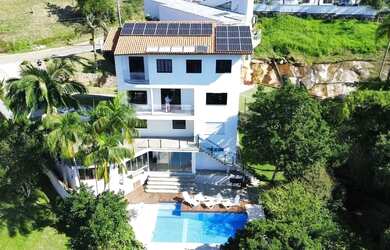 Imagem: A casa em condomínio possui 4 Dormitórios, 4 Banheiros, 4