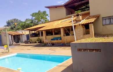 Imagem: A casa em condomínio possui 4 Dormitórios, 5 Banheiros, 5