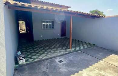 Imagem: A casa possui 3 Dormitórios, 1 Banheiro, 1 Vaga na garagem