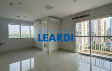 Imagem: O depósito possui 5 Vagas na garagem, 185m² de Área e está