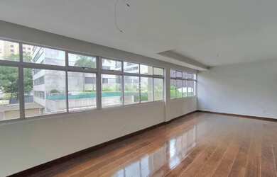 Imagem: O apartamento possui 4 Dormitórios, 2 Banheiros, 2 Vagas na