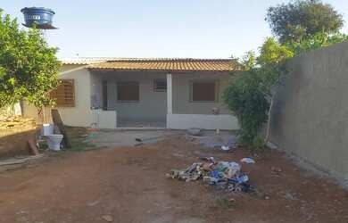 Imagem: A casa possui 2 Dormitórios, 1 Banheiro e 250m² de Área e