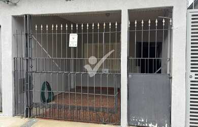 Imagem: A casa possui 2 Dormitórios, 2 Banheiros, 1 Vaga na garagem