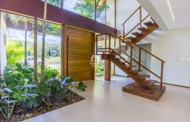 Imagem: A casa em condomínio possui 5 Dormitórios, 2 Banheiros, 2