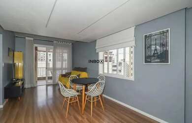 Imagem: O apartamento possui 2 Dormitórios, 1 Banheiro, 1 Vaga na garagem