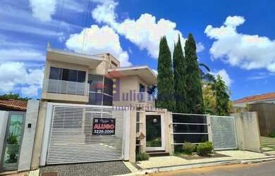 Imagem: A casa em condomínio possui 5 Dormitórios, 5 Banheiros, 2