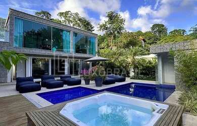 Imagem: A casa possui 3 Dormitórios, 4 Banheiros, 5 Vagas na garagem