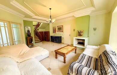 Imagem: A casa à venda possui 5 Dormitórios, 5 Banheiros, 3 Vagas