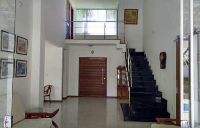 Imagem: A casa em condomínio possui 4 Dormitórios, 5 Banheiros, 5