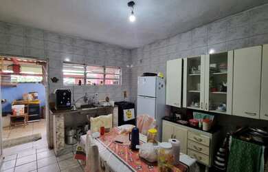 Imagem: A casa à venda possui 2 Dormitórios, 1 Banheiro, 4 Vagas na