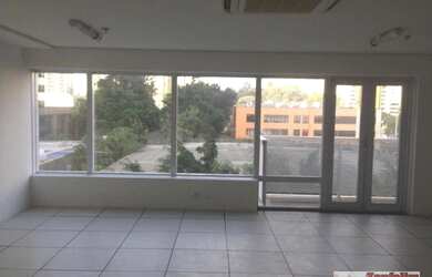 Imagem: O depósito possui 1 Vaga na garagem e 57m² de Área e está