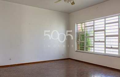 Imagem: A casa possui 3 Dormitórios, 2 Banheiros, 1 Vaga na garagem