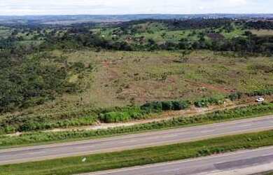 Imagem: O terreno possui 48.000m² de Área e está localizado em Parque