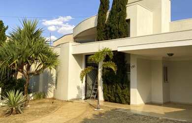 Imagem: A casa em condomínio possui 3 Dormitórios, 5 Banheiros, 2