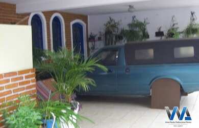 Imagem: A casa possui 4 Dormitórios, 2 Banheiros, 2 Vagas na garagem