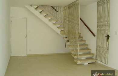 Imagem: O depósito possui 2 Vagas na garagem, 120m² de Área e está