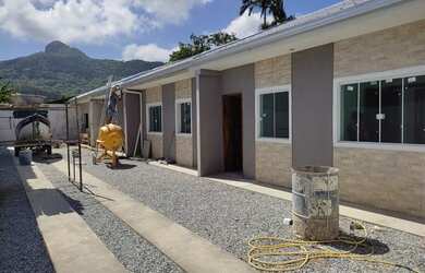 Imagem: A casa possui 2 Dormitórios, 1 Banheiro, 1 Vaga na garagem