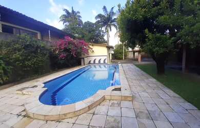 Imagem: A casa possui 5 Dormitórios, 5 Banheiros, 5 Vagas na garagem