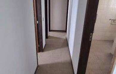 Imagem: O apartamento possui 3 Dormitórios, 1 Banheiro, 1 Vaga na garagem