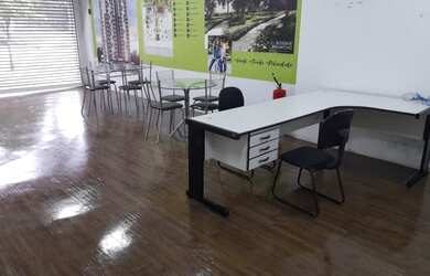 Imagem: O depósito possui 2 Vagas na garagem, 70m² de Área e está