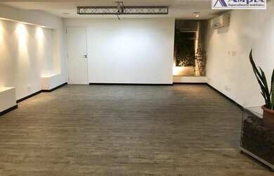 Imagem: O depósito possui 2 Vagas na garagem, 350m² de Área e está