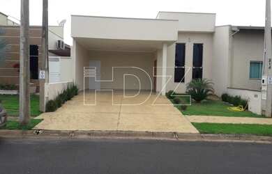 Imagem: A casa em condomínio possui 2 Dormitórios, 1 Banheiro, 2 Vagas