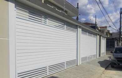 Imagem: A casa possui 3 Dormitórios, 3 Banheiros, 3 Vagas na garagem