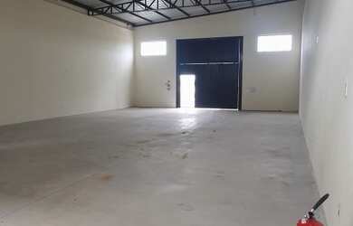 Imagem: O depósito possui 4 Vagas na garagem, 250m² de Área e está