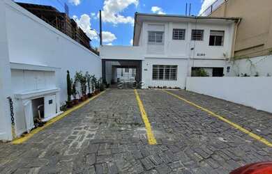 Imagem: O depósito possui 5 Vagas na garagem, 230m² de Área e está