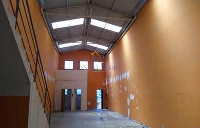 Imagem 3: Galpão para Locação em Atibaia, Jardim das Cerejeiras, 3 banheiros