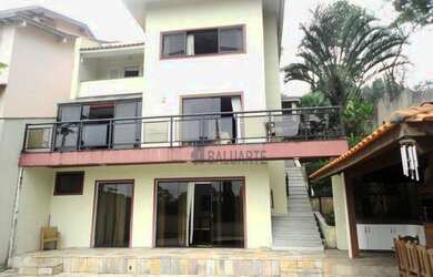 Imagem: A casa em condomínio possui 4 Dormitórios, 5 Banheiros, 2