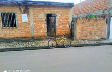 Imagem: A casa possui 1 Dormitório, 1 Banheiro, 1 Vaga na garagem e