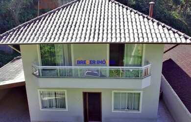 Imagem: A casa possui 4 Dormitórios, 3 Banheiros, 5 Vagas na garagem