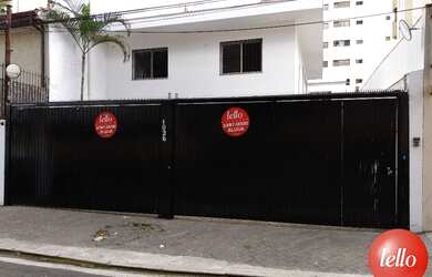 Imagem: O depósito possui 3 Vagas na garagem, 220m² de Área e está