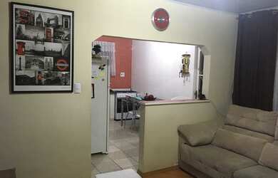 Imagem: A casa possui 2 Dormitórios, 1 Banheiro, 2 Vagas na garagem