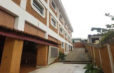 Imagem: O depósito possui 5 Vagas na garagem, 680m² de Área e está