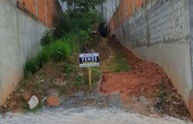 Imagem: O terreno possui 125m² de Área e está localizado em Ana