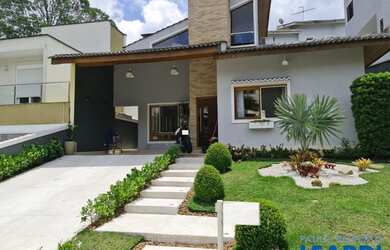 Imagem: A casa em condomínio possui 3 Dormitórios, 4 Banheiros, 2