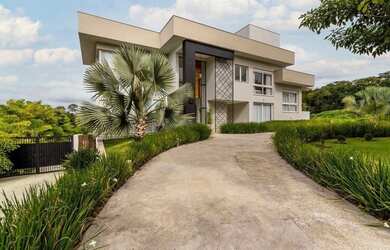 Imagem: A casa em condomínio possui 5 Dormitórios, 5 Banheiros, 5