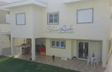 Imagem: A casa em condomínio possui 4 Dormitórios, 5 Banheiros, 4