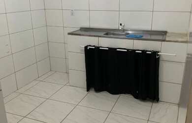 Imagem: A casa possui 2 Dormitórios, 1 Banheiro, 1 Vaga na garagem