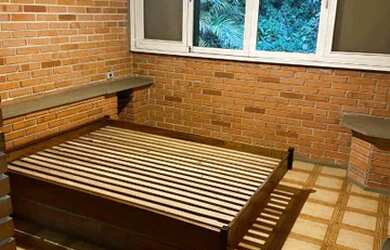 Imagem: O apartamento possui 1 Dormitório, 1 Banheiro, 1 Vaga na garagem