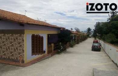 Imagem: A casa possui 3 Dormitórios, 2 Banheiros, 3 Vagas na garagem