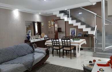 Imagem: A casa em condomínio possui 3 Dormitórios, 2 Banheiros, 2