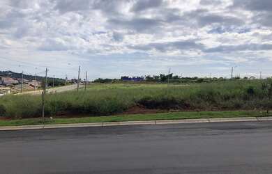 Imagem: O terreno possui 300m² de Área, Imóvel novo e está localizado