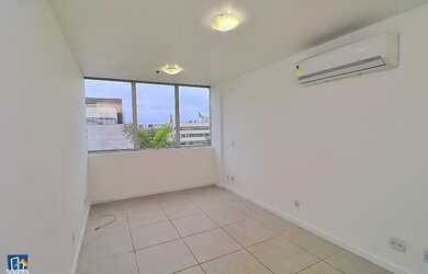 Imagem: O depósito possui 1 Vaga na garagem, 27m² de Área, Imóvel