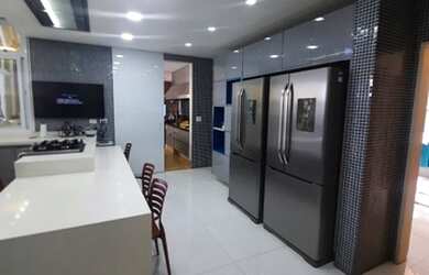 Imagem: A casa em condomínio possui 5 Dormitórios, 5 Banheiros, 5