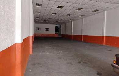 Imagem: O depósito possui 4 Vagas na garagem, 500m² de Área e está