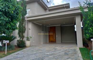 Imagem: A casa em condomínio possui 5 Dormitórios, 5 Banheiros, 2